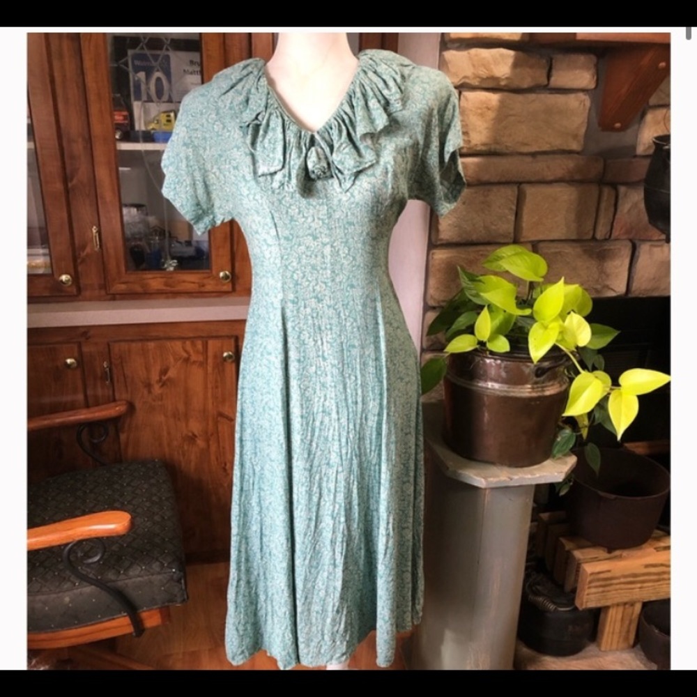 VINTAGE E.D. MICHAELS PETITES NO SIZE BUT MEASUREMENTS WILL BE IN DESCRIPTION